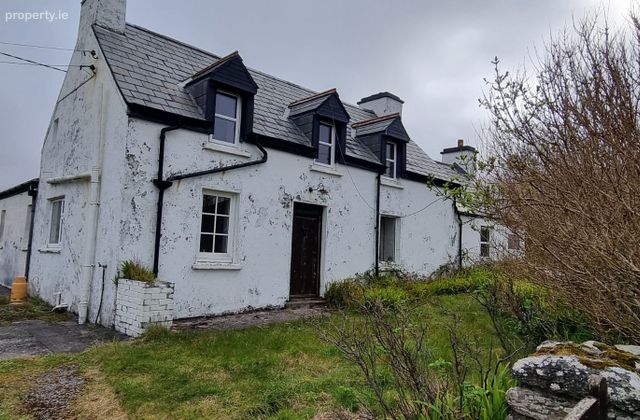 Ballynaraha North, Dunquin, Dingle, Co. Kerry - Click to view photos