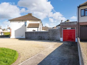 44 Woodbrook Park, Templeogue, Dublin 16 - Image 2
