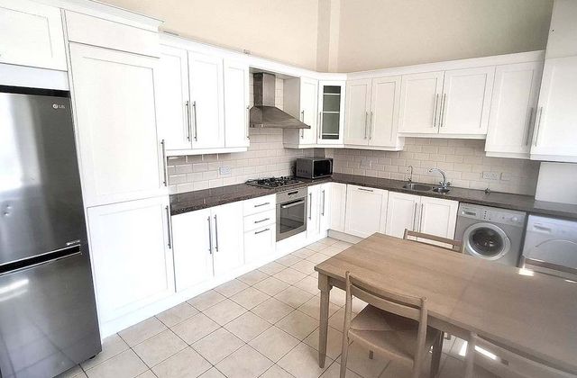Mullins Wing Apartments, Linden Square, Grove Avenue, Stillorgan, Co. Dublin - Click to view photos