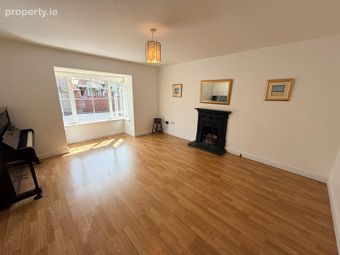 10 The Courtyard, Castlepark, Mallow, Co. Cork - Image 3