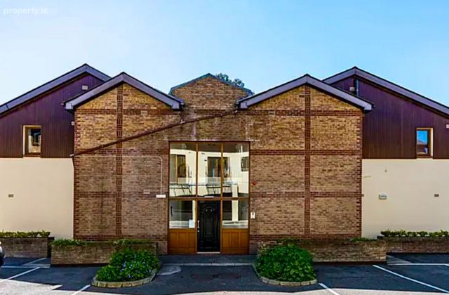 Glandore Court, Glandore Park, Monkstown, Co. Dublin - Click to view photos