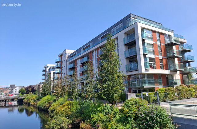 15 The Fastnet, Lancaster Gate, Western Road, Co. Cork - Click to view photos