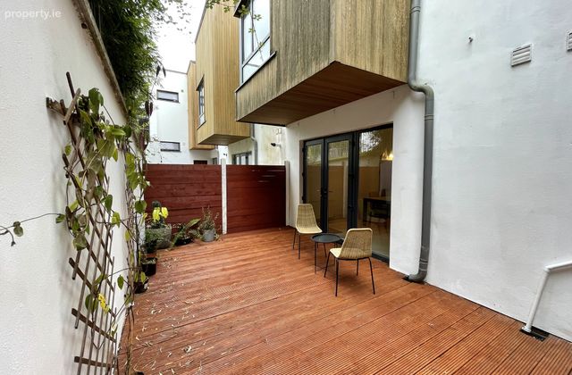 The Courtyard, Woodville, Glanmire, Co. Cork - Click to view photos