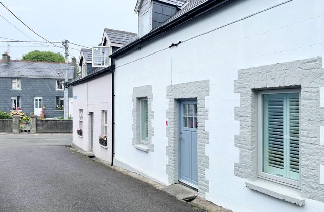 6 Mandeville Terrace, Bandon Road, Kinsale, Co. Cork - Click to view photos
