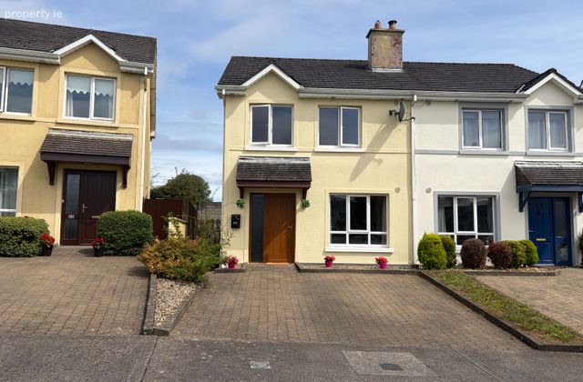 29 Highwood Park, Collooney, Co. Sligo - Click to view photos