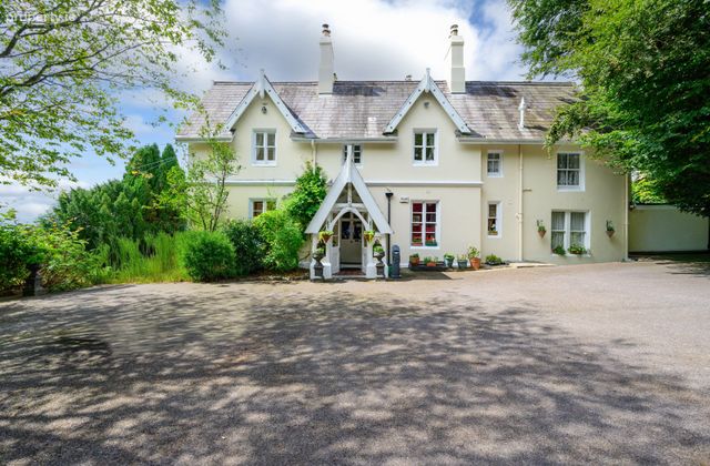 Robin Hill, Lake Road, Cobh, Co. Cork - Click to view photos