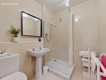 Rowan House, Mespil Estate, Ballsbridge, Dublin 4 - Image 5