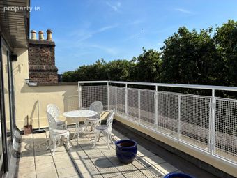 Top Floor Apartment 27 Baggot Street Lower, Dublin 2 - Image 2