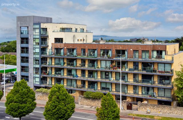 Apartment 33, Merrion Hall, Mount Merrion Avenue, Stillorgan, Co. Dublin - Click to view photos