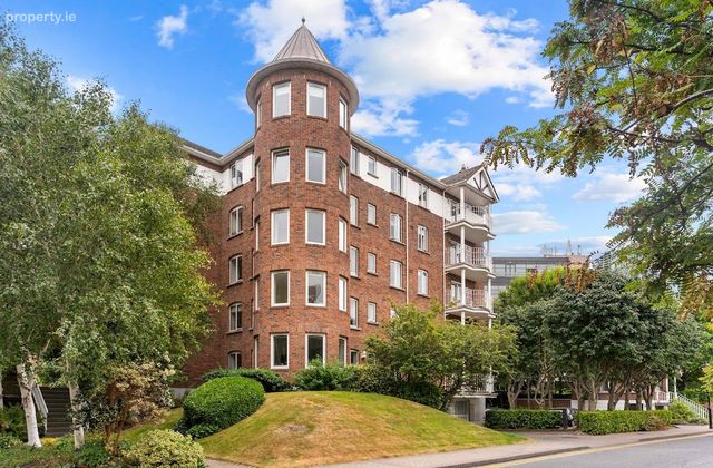 The Sweepstakes, Ballsbridge Park, Sandymount, Dublin 4 - Click to view photos