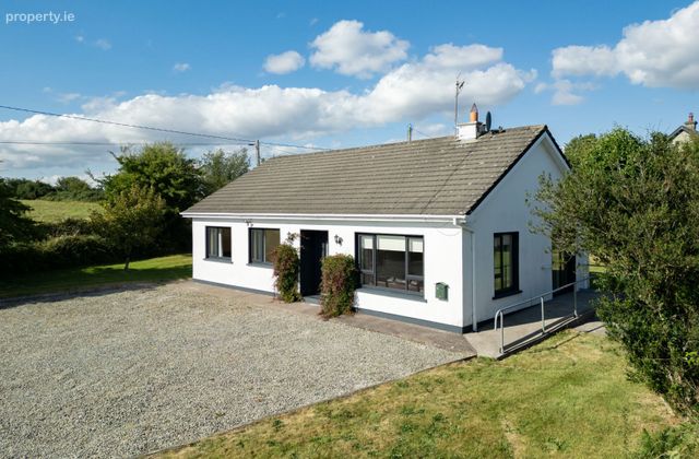 Ballincourneenig, Innishannon, Ovens, Co. Cork - Click to view photos