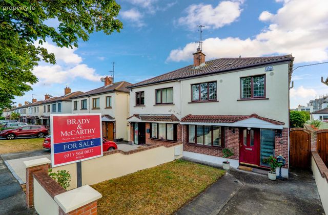 43 Mount Eagle Drive, Leopardstown, Dublin 18 - Click to view photos