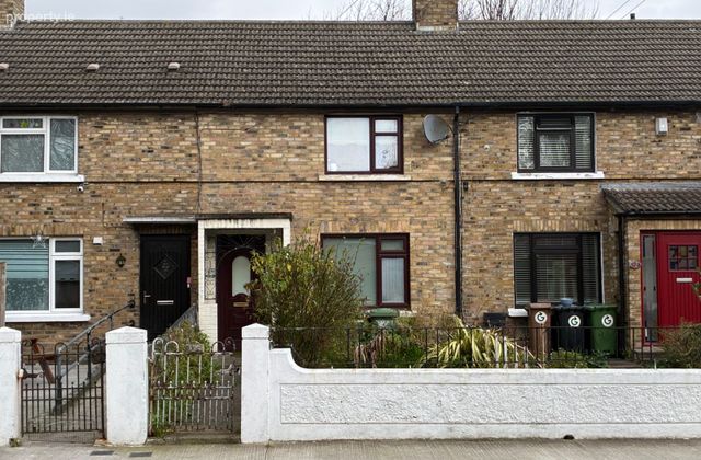 472 Mourne Road, Drimnagh, Dublin 12 - Click to view photos
