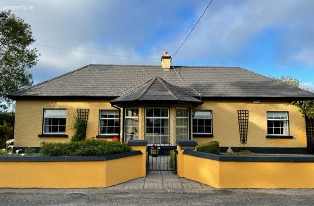 "hill View House", Gortnaclohy, Ashford, Ballagh, Co. Limerick - Click to view photos