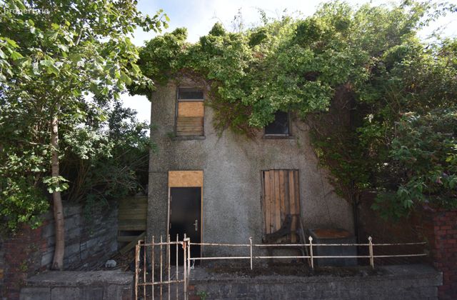 Monerea House, Monerea Terrace, Blackrock, Co. Cork - Click to view photos
