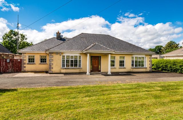 Ballysax, Newbridge, Co. Kildare - Click to view photos