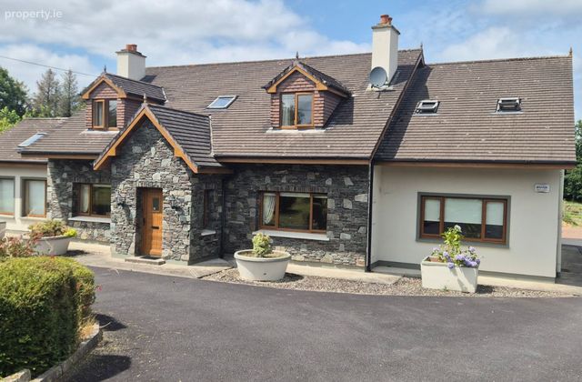 Ownagarry, Killorglin, Beaufort, Co. Kerry - Click to view photos