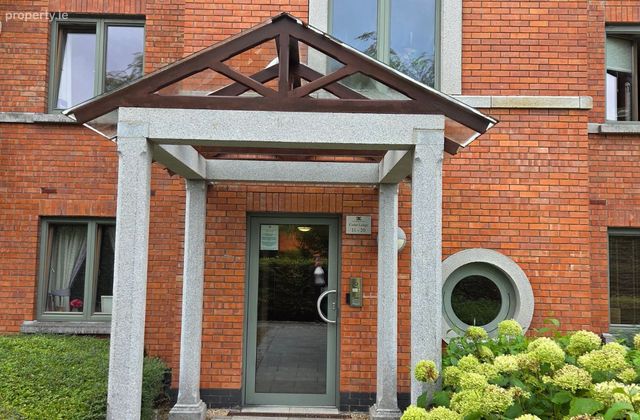 10 Cedar Lodge, Farmleigh Avenue, Strawberry Beds, Co. Dublin - Click to view photos