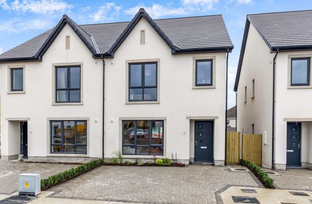 Spire View, Johnstown Bridge, Johnstown Bridge, Co. Kildare - Click to view photos
