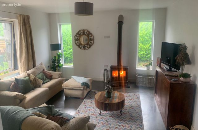 Eadarguil, Moycullen, Co. Galway - Click to view photos