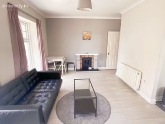 Apartment 11, College Close, Dublin 2 - Image 2