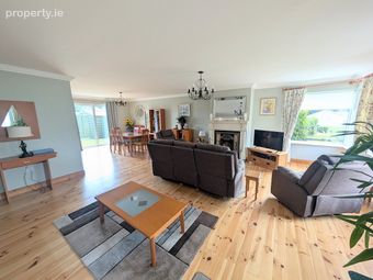 9 Derg Manor, Dromineer, Nenagh, Co Tipperary, Dromineer, Co. Tipperary - Image 3