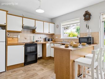 33 Glencairn Lawn, The Gallops, Leopardstown, Dublin 18 - Image 4