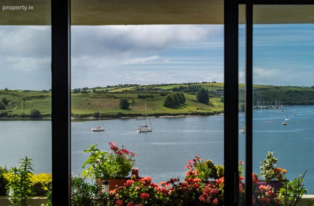 9a Ardbrack Heights, Kinsale, Co. Cork - Click to view photos