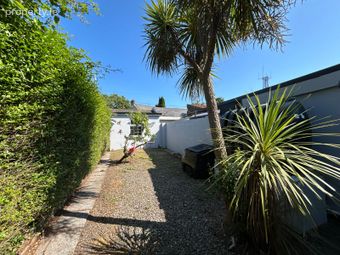 2 Courthouse Lane, Killaloe, Co. Clare - Image 2