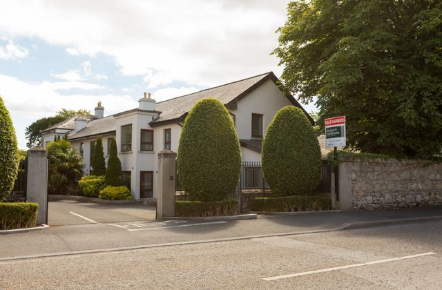 4 Aubreyville, Dublin Road, Shankill, Dublin 18 - Click to view photos