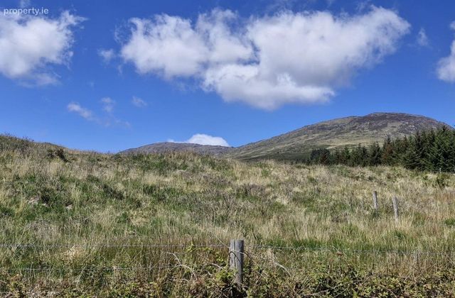 Carhoomeengar East, Kenmare, Co. Kerry - Click to view photos