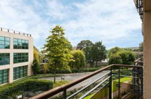Apartment 35, The Oaks, Herbert Park Lane, Ballsbridge, Dublin 4 - Click to view photos