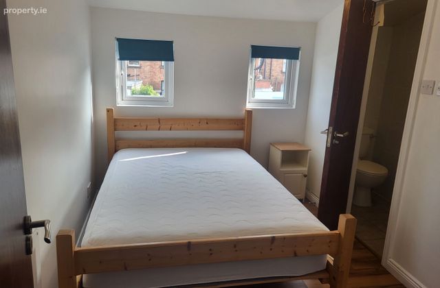 Flat 3, 31 Cabra Park, Phibsborough, Dublin 7 - Click to view photos