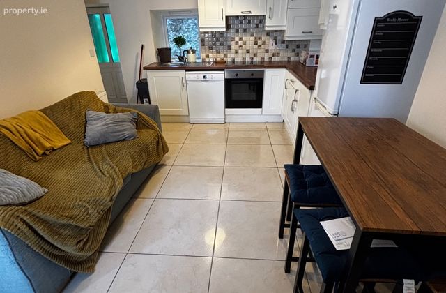 Eason's Hill, Shandon, Cork City Centre, Co. Cork - Click to view photos