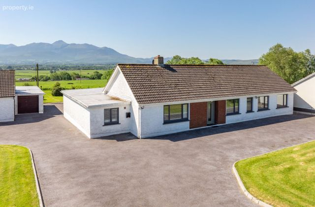 Killasser House, Dunmaniheen, Killorglin, Co. Kerry - Click to view photos