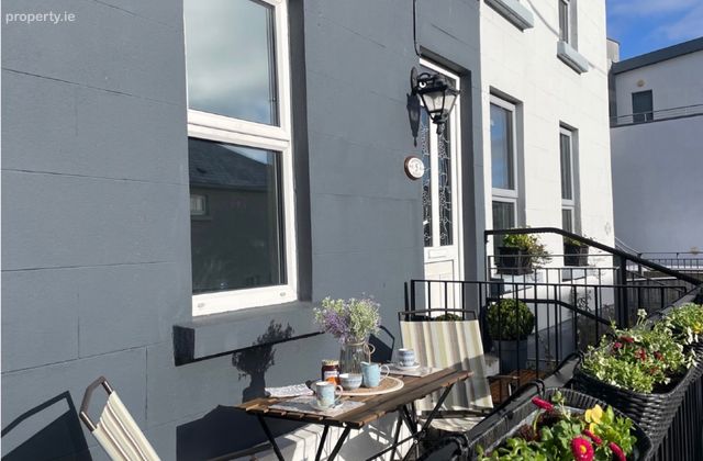 Sherwood Avenue, Taylor's Hill, Co. Galway - Click to view photos