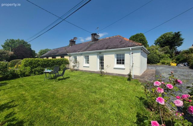 Tweedmount Cottage, Tweedmount, Blarney, Co. Cork - Click to view photos