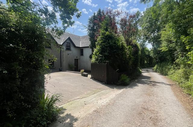 Lyrenamon, Carrignavar, Whitechurch, Co. Cork - Click to view photos