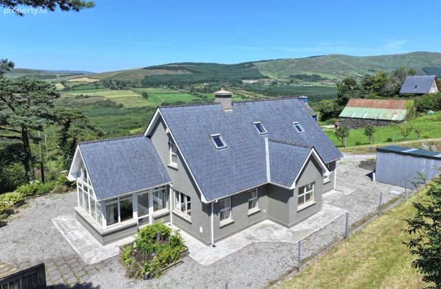 8 Glencreagh, Bantry, Co. Cork - Click to view photos