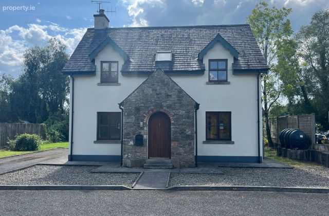 5 Logan's Bridge, Mountshannon, Co. Clare - Click to view photos