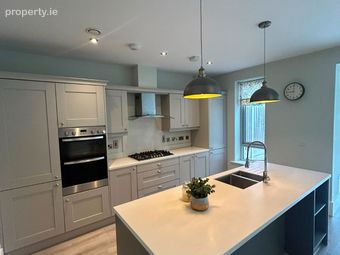 6 Month Letting 5 The Close, Hazelbrook Square, Churchtown, Dublin 14 - Image 4