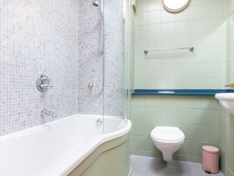Apartment 3, 70 Leeson Close, Dublin 2 - Image 5