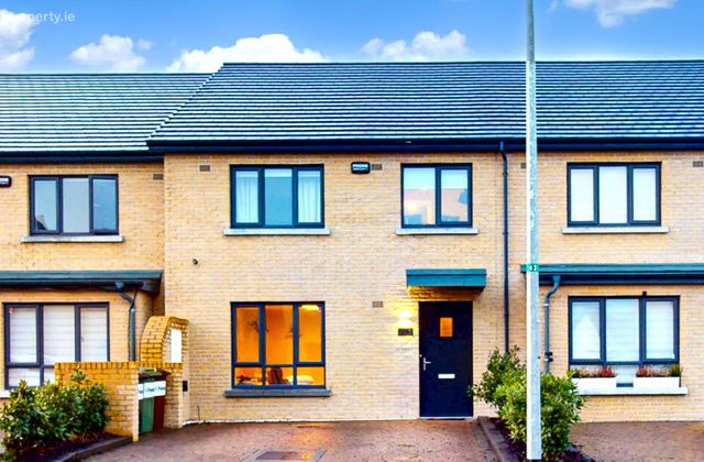 15 The Crescent, Silver Banks, Stamullen, Co. Meath - Click to view photos