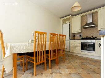 7 Castle Lawn, Kilgobbin Wood, Leopardstown, Dublin 18 - Image 4