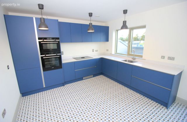 35 Aylesbury, Ballintemple, Co. Cork - Click to view photos