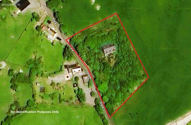 Park, Rossmaceoin, Castletownbere, Castletownbere, Co. Cork - Click to view photos