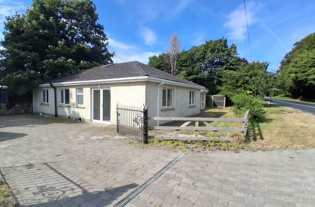 Tobar, Na Gloch, Milverton, Skerries, Co. Dublin, The Five Roads, Co. Dublin - Click to view photos