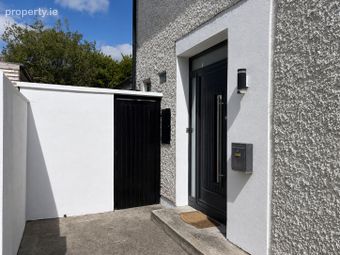 61 Alden Road, Sutton, Bayside, Dublin 13 - Image 2