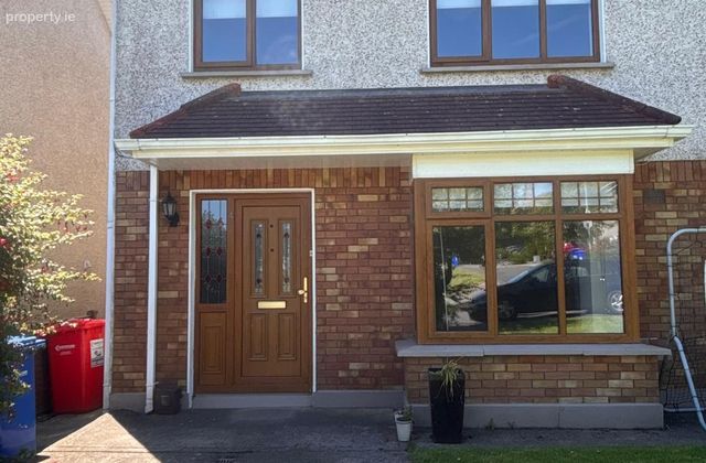 4 Woodvale, Herons Wood, Carrigaline, Co. Cork - Click to view photos