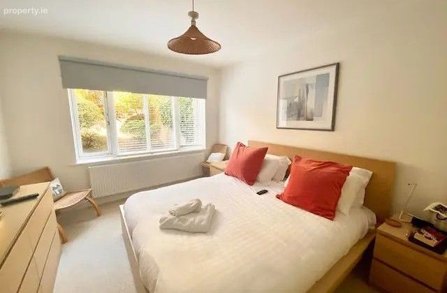 Short Term Rental Max 2 Months Apartment 4, Rawson Court, Ballsbridge, Dublin 4 - Click to view photos